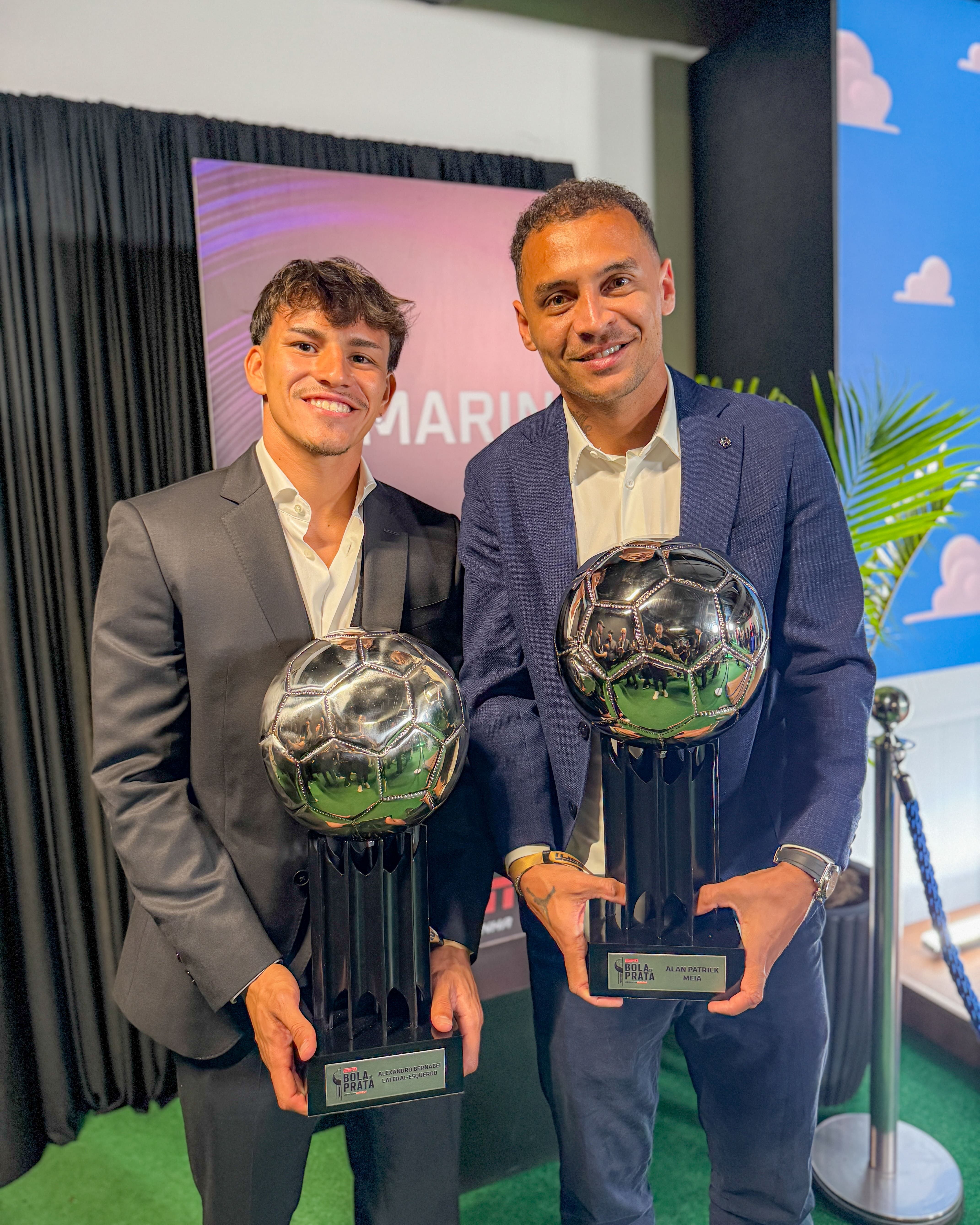 Alan Patrick e Bernabei são premiados por CBF e ESPN