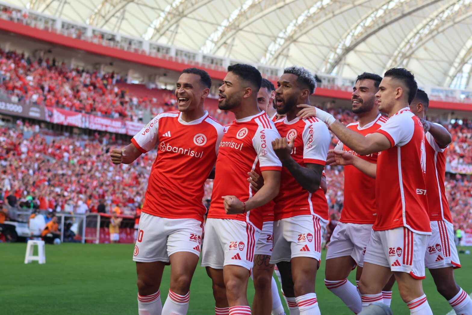 Inter goleia o Bragantino e aumenta série invicta para 16 jogos