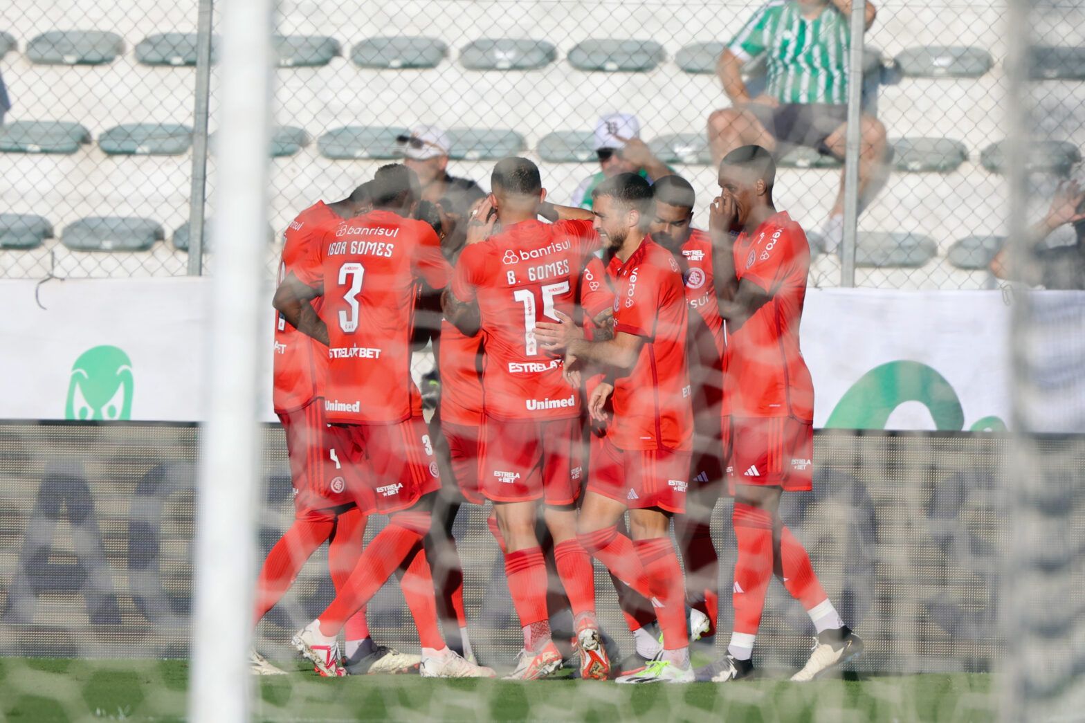 Inter vence a oitava seguida e avança de fase como líder isolado