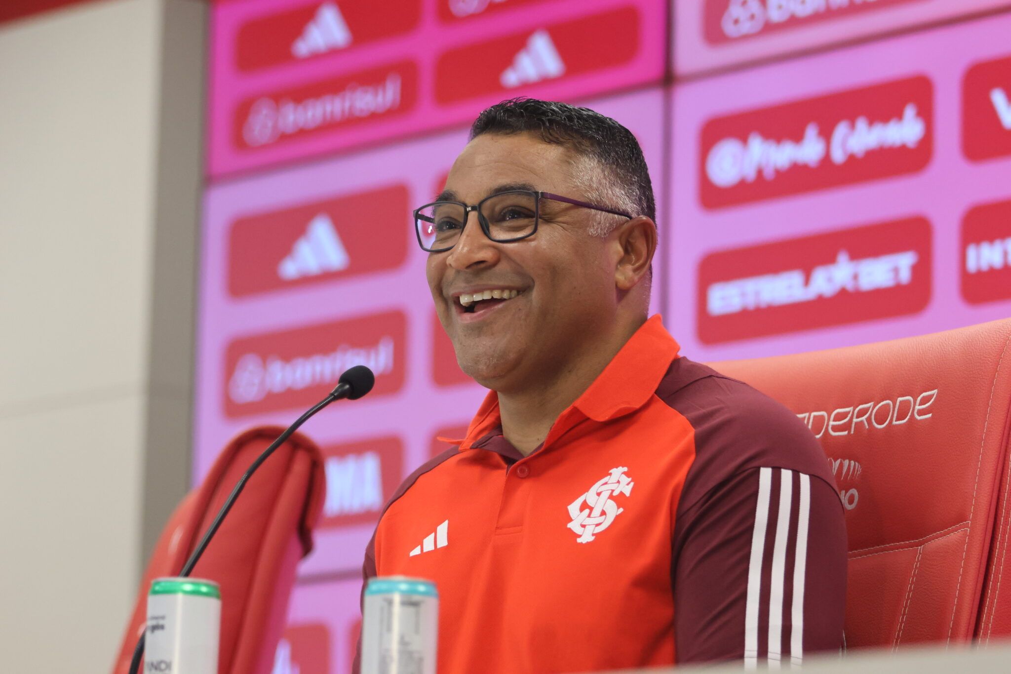 Roger Machado é apresentado como técnico colorado: "é um desafio importante, do tamanho do Internacional"